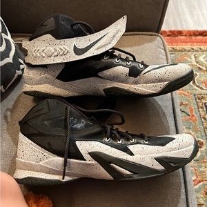 Nike Basketball Shoes (EUC)